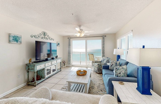Dreamy island escape with beach access, pool & furnished balcony