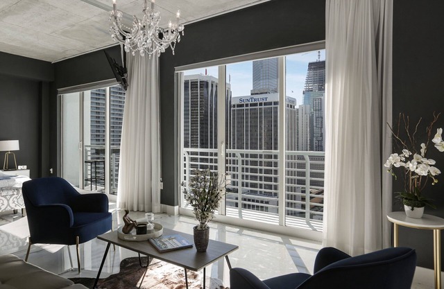 Elegant and luxurious 2/2 skyline view in downtown miami
