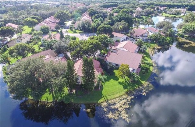 Elegant Front Lake House-within the World Tennis Club- Sleep 8+