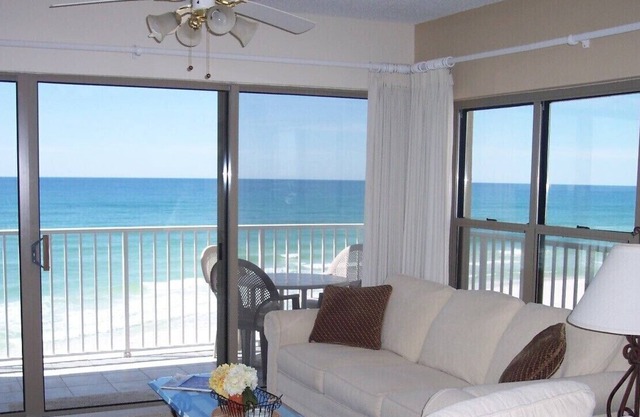 ETW 3007: Custom floorplan! Wireless Internet, HDTV, pool, FREE BEACH SERVICE