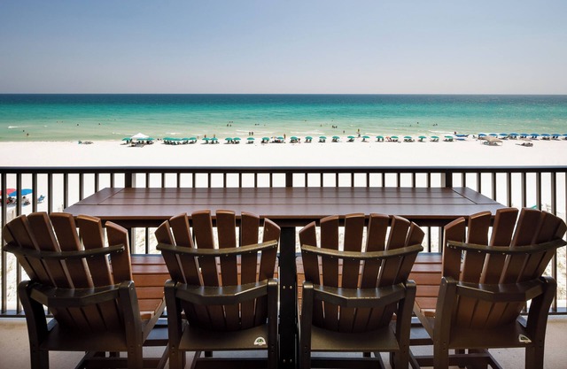 ETW 4003 The Happy Shore:Enjoy the Ultimate Location with Breathtaking Views!