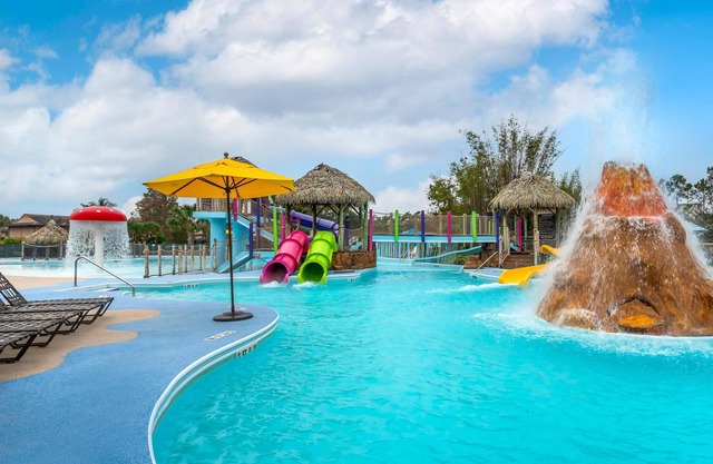 Family-Friendly 1BR Minutes from Theme Parks w/ Resort Waterpark & Mini Golf