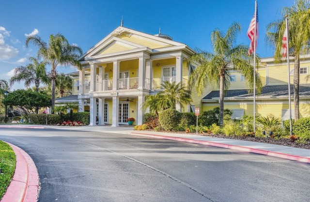 Family Friendly condo minutes from Disney!!