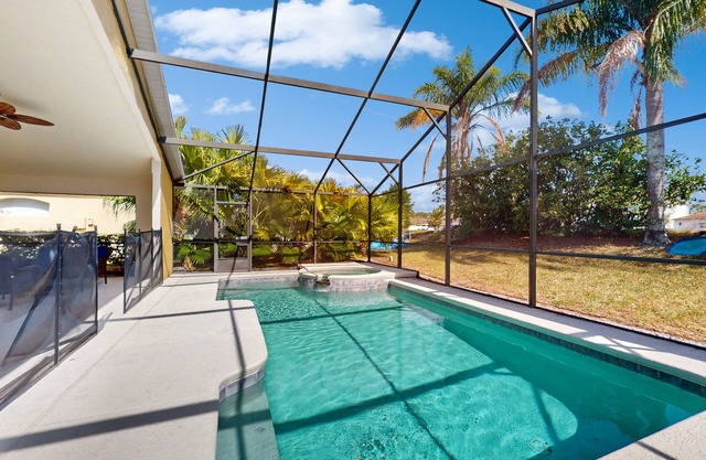 Family home with private pool, private W/D, and central AC - near Disney