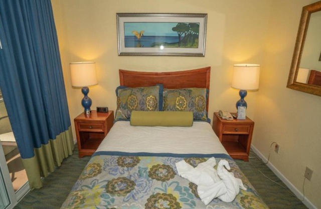 Fantastic one-bedroom Apartment, 4 pools, 2 hot tubs, Free Shuttle to the Parks
