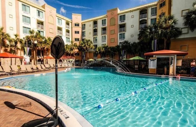 Florida Escape! 4 Amazing Queen Units for 16 Guests, Pool, Many Amenities