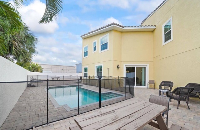 Fortebello Beachside 162 w/PRIVATE POOL