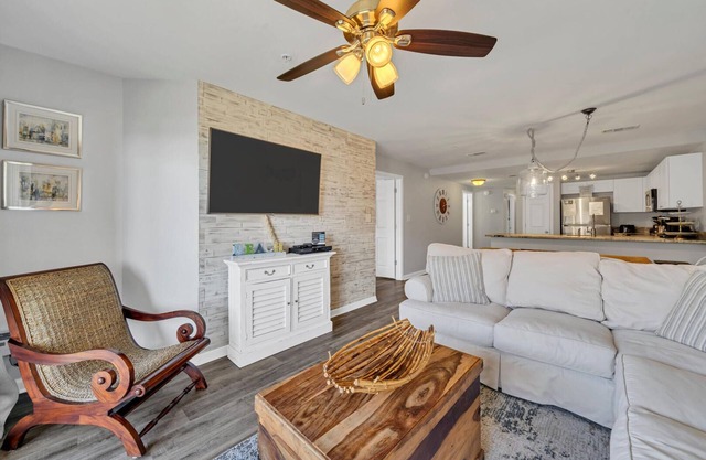 Free Amenities, Gulf-view! Private Beach! Pool! Ciboney 3007