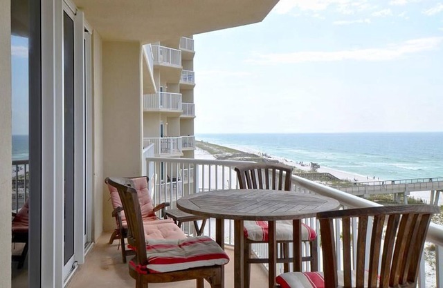 Free Daily Activities 🏖🚤🌊| Breathtaking High-rise Beachfront Condo, 3 Pools