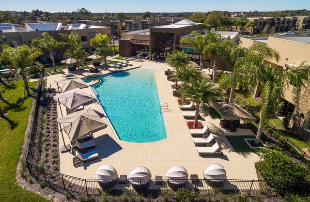 Furnished 3 Bedroom Villa Next to Disney, Free Parking & Wi-Fi