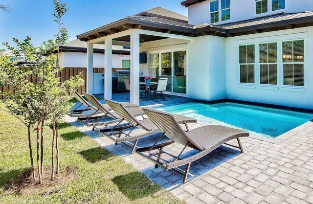 GOLF CART! Walk to Beach - Private Pool with Grill! 4 Bikes!