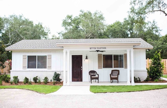 Gorgeous Home by the Bay | Short Drive to Beach | Walk to Area Attractions!