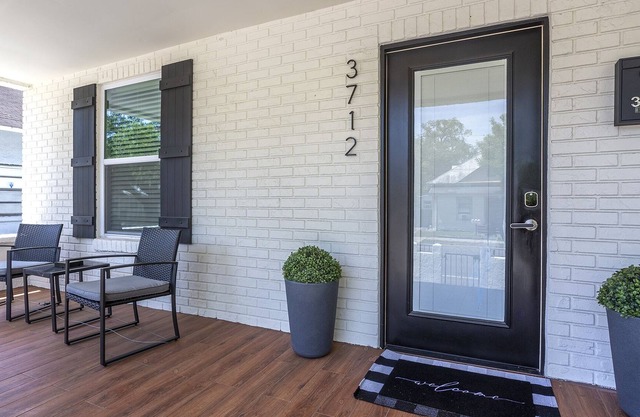 Grand Oaks Bungalow in the Heights