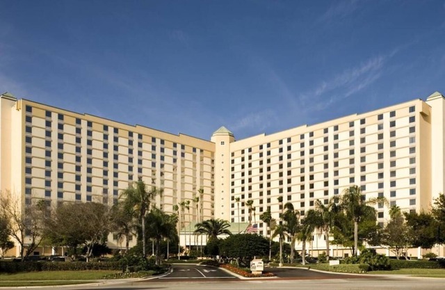 Great Find! 2 Great Units for Families, Near Convention Center, Pool, Restaurant