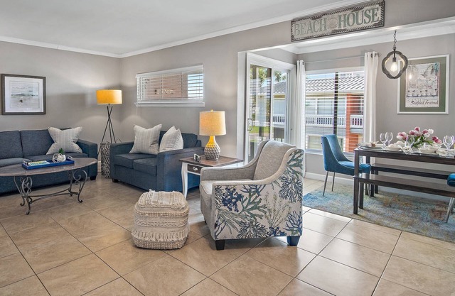 Great Location! Family Friendly, 3 Pools, Lake, Tennis, Free Activities & Walk to Restaurants/Shops