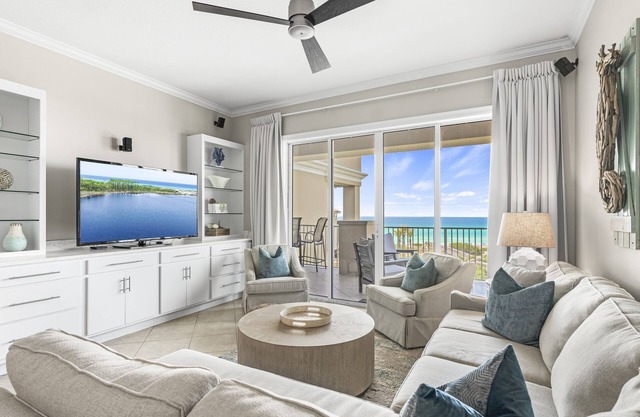 Gulf View ~ Penthouse Condo ~ Bunk Room~ Seasonally Heated Pool ~ Hot Tub