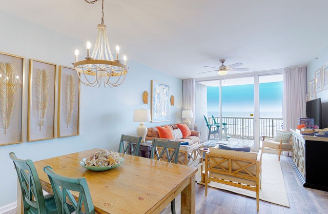 Gulffront Condo W/Furnished Deck, Beach Access, Fast WiFi & Shared Pool/Hot Tub