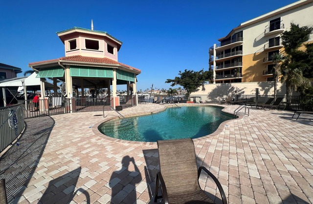 Harbour Haven: Waterfront Condo with Marina Views