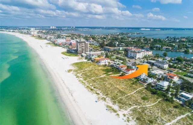IDEAL LOCATION ! directly across st from the beach