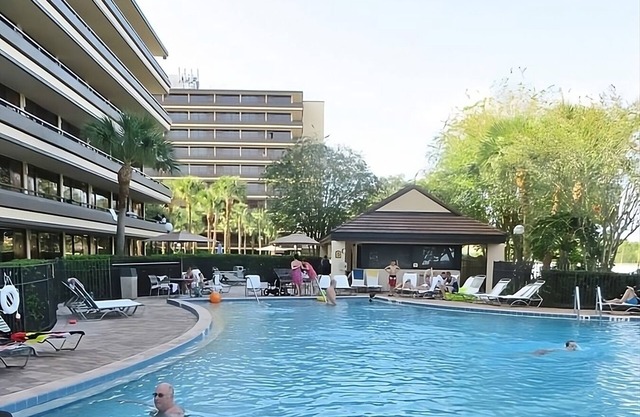 Just What You Were Looking For! 3 Comfortable Units, Pool, Free Parking