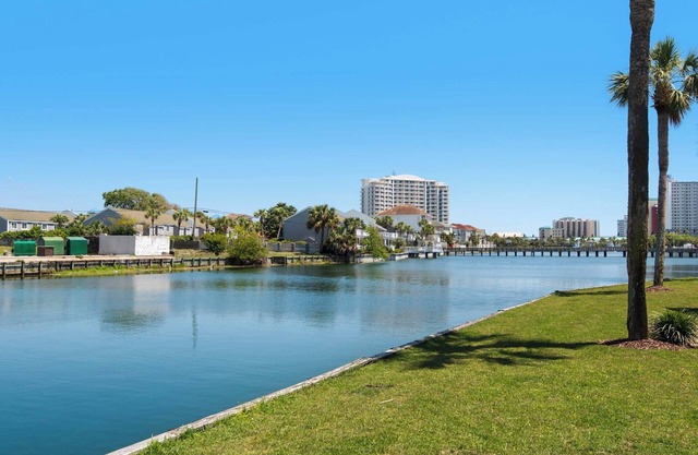🌊LakeFRONT~Pool+Sauna~Walk2Beach~3BR Shoreline Towers Townhouse #4-4