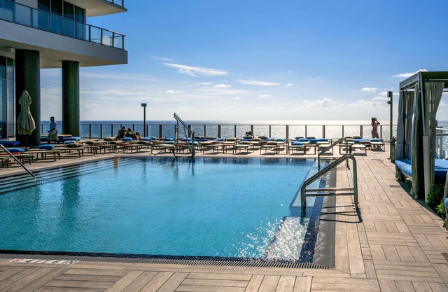 Luxurios One Bedroom Condo Beachfront Building