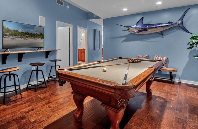Luxurious 2/2 Penthouse in downtown Orlando with a billiard room&oversized patio