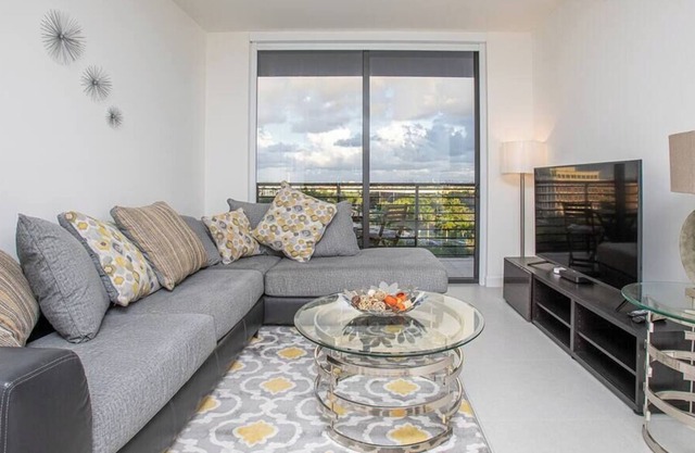 Luxury 1BD/1BT Apartment in Downtown Doral