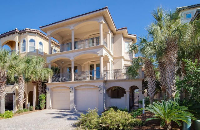 Luxury Awaits! Private Pool & Hot Tub