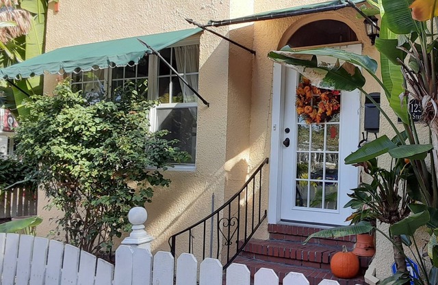 Mediterranean Charmer! Walk to the Bay and City! Historic Old Northeast