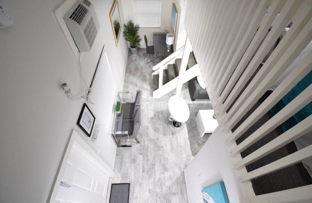Modern Deluxe Loft Hollywood Beach Unit # 8