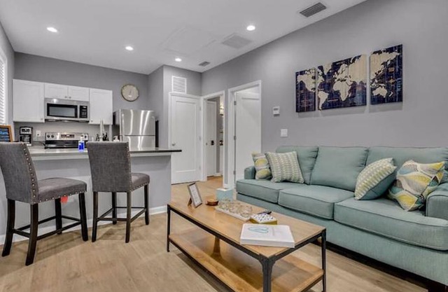 New 1/1 :Loft Minutes From Heart of Tampa -Unit C