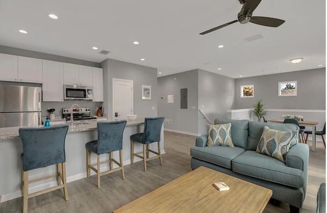 New 3/2 Duplex Minutes From Heart of Tampa -Unit B