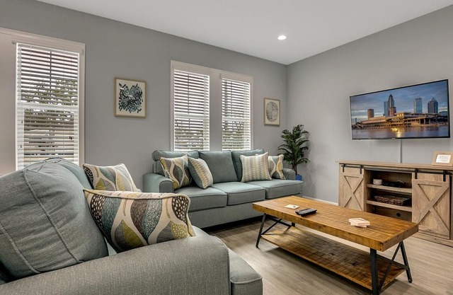 New Three Bedrooms and Two Bathrooms Duplex Minutes From Heart of Tampa - Unit A