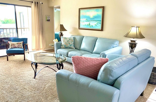 Nice 3 BR, 2 bath Condo. Large heated pool!