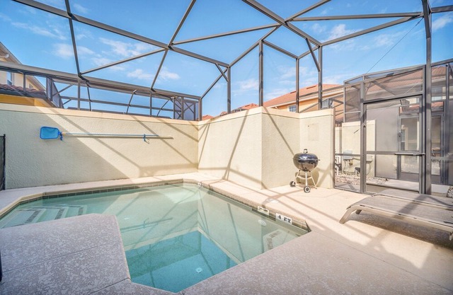 Nice 5 Bed Splash Pool Townhome in Paradise Palms