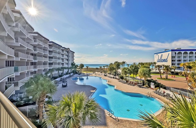 Ocean view condo, Lazy River & Beach, Destin West