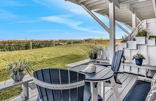 Oceanfront Townhome with Back Porch, WiFi, W/D, Beach Access & Shared Pool