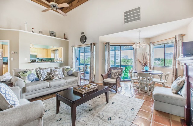 OPEN July 7-9 ☀Destin Harbor Views☀Walk 2 Beach☀2 Balconies☀2BR Blue Paradise