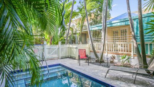 Paradise Place by AvantStay Key West Old Town Condo w Shared Pool