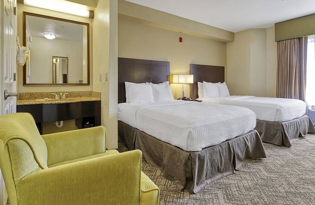 Perfect Couple Vacation! Have a Peaceful Stay w/Our Gorgeous Room! Free Parking