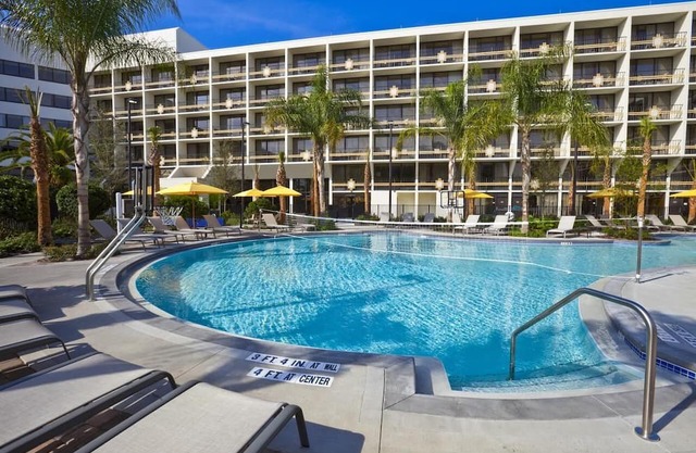 Perfect Family Getaway! Two Pool View Units, Close to Disney