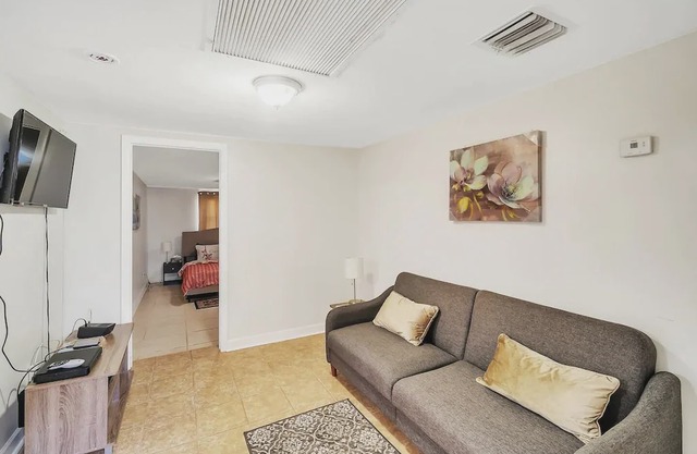Perfect West Palm Beach Getaway Steps to the Ocean (CDC Safe)