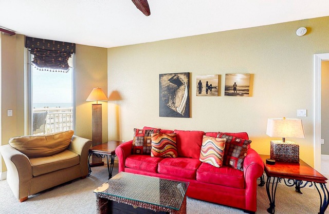 Picture-perfect Gulf-front condo with lagoon pool, hot tub - walk to beach