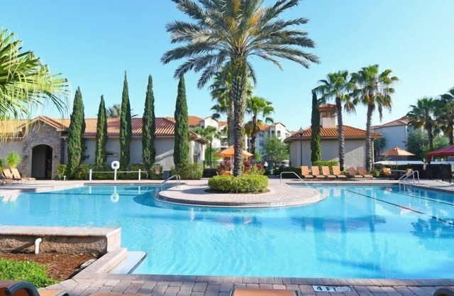 Pleasant Stay, Convenient Location! Onsite Pool, Kitchenette, Free Parking