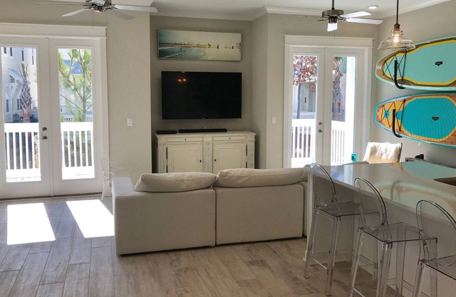 Prominence on 30A, Perfect 3 Bedrooms - 4 Yolo Bikes- 2 Paddle Boards- Golf Cart