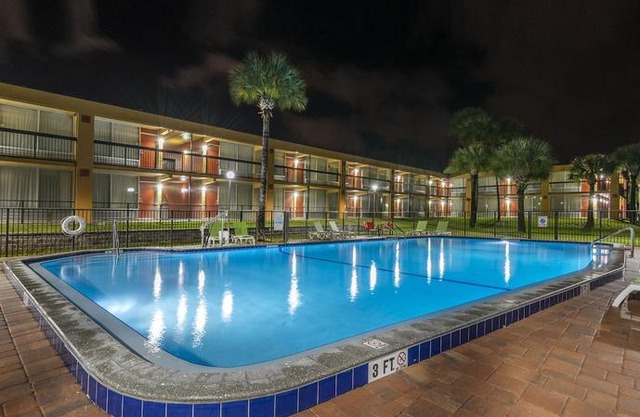 Quality Inn and Suites Riverfront