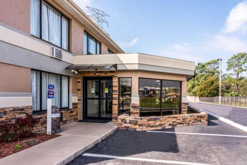 Clarion Inn 