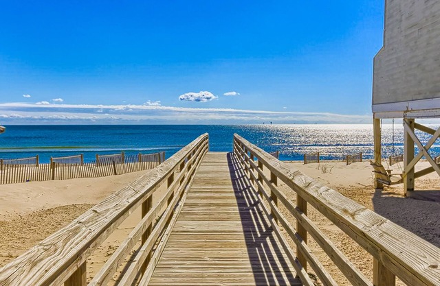 Recently renovated condo w/gulf views, decks, balcony, shared outdoor pool, a/c