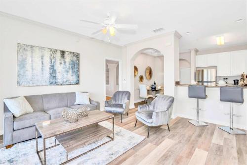 Refreshing 3BR Apartment Near Disney - Pool and Hot Tub!